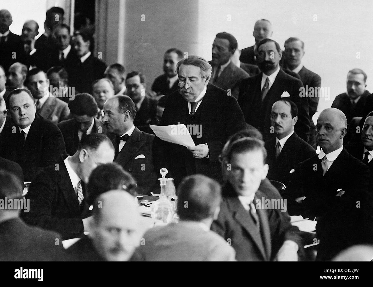 Aristide Briand in einer Rede vor dem Völkerbund, 1931 Stockfoto