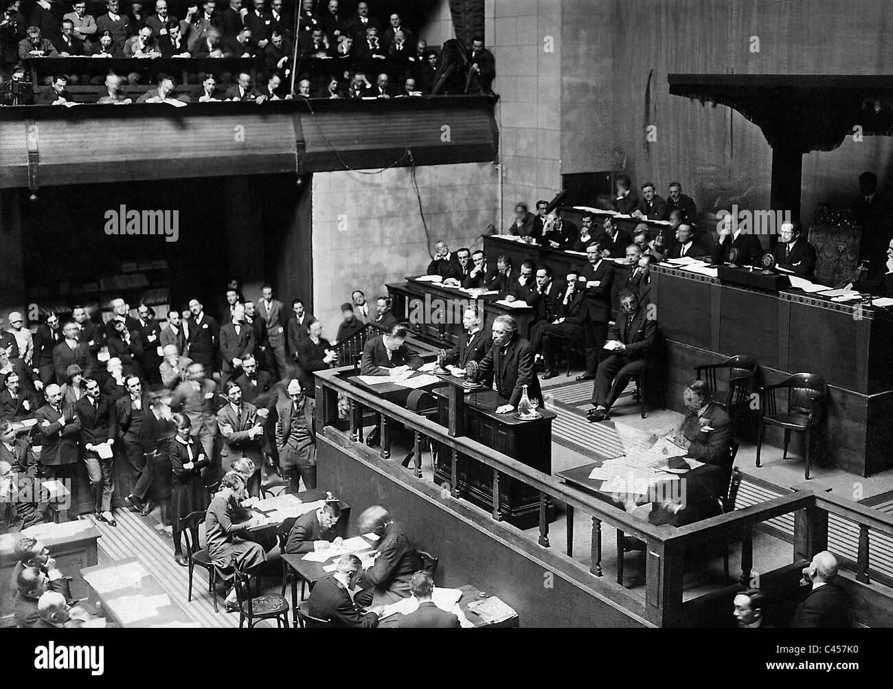 Aristide Briand während einer Rede vor dem Völkerbund 1926 Stockfoto