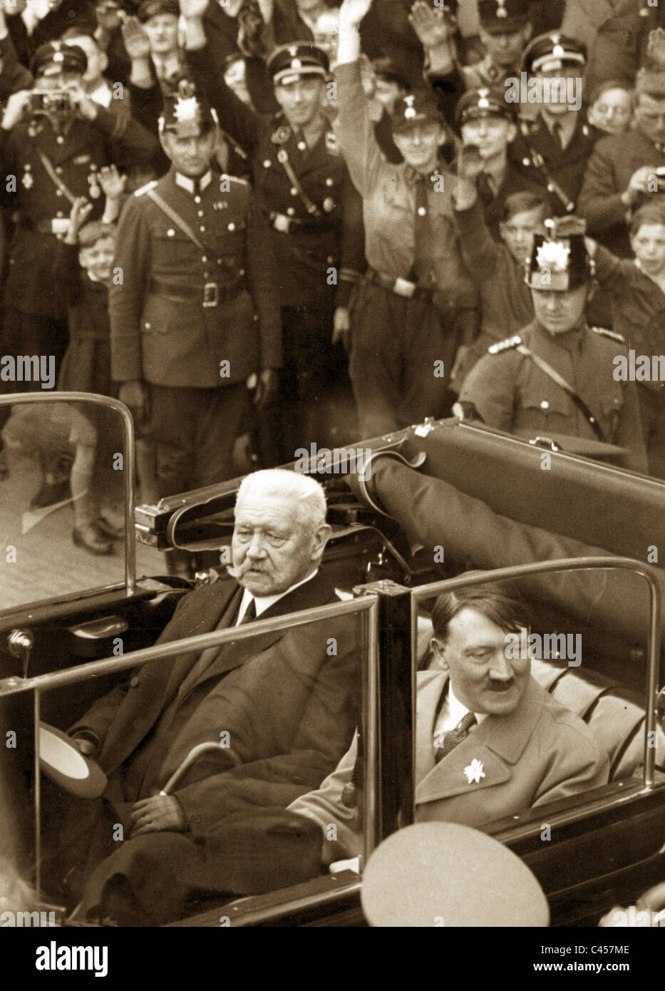 Adolf Hitler und Paul von Hindenburg am Tag der Arbeit, 1933 Stockfoto