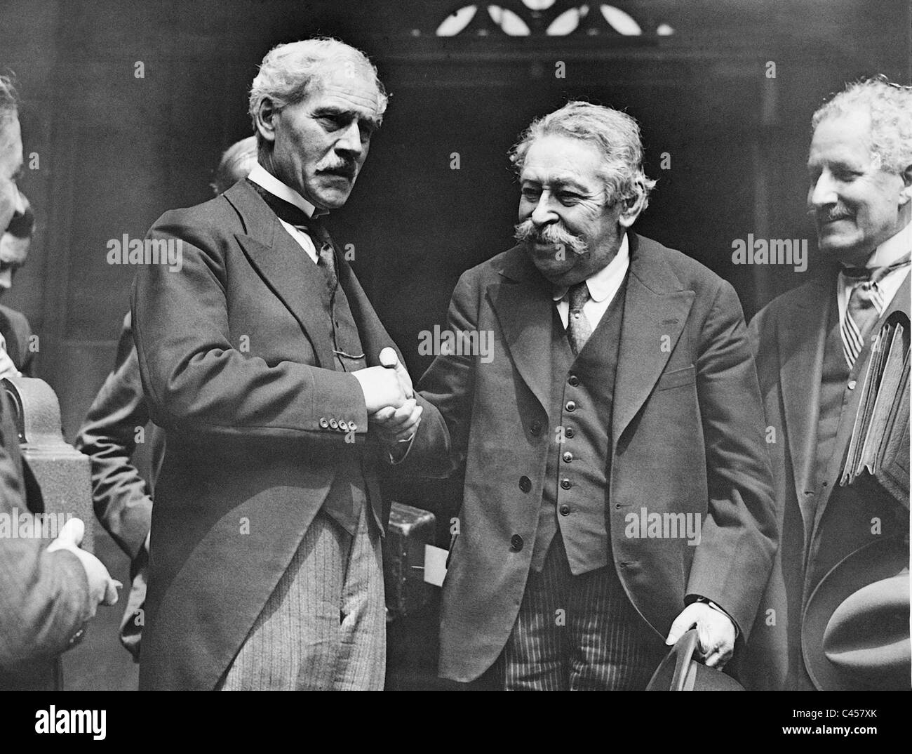 Aristide Briand mit James Ramsey MacDonald auf der Konferenz von London sieben Mächte, 1931 Stockfoto