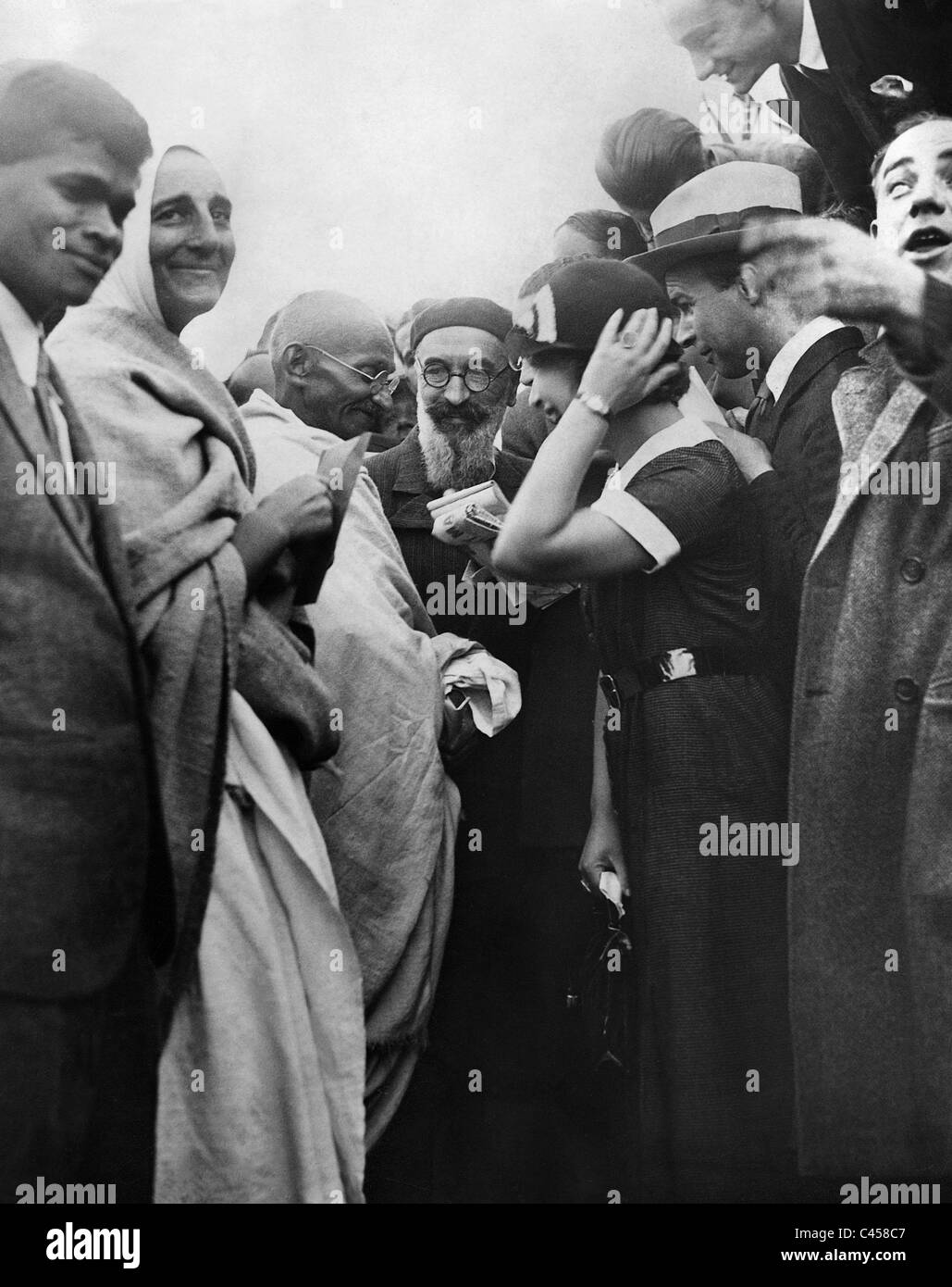 Mahatma Gandhi wird in Marseille auf dem Weg nach der Round Table Conference in London, 1931 empfangen Stockfoto