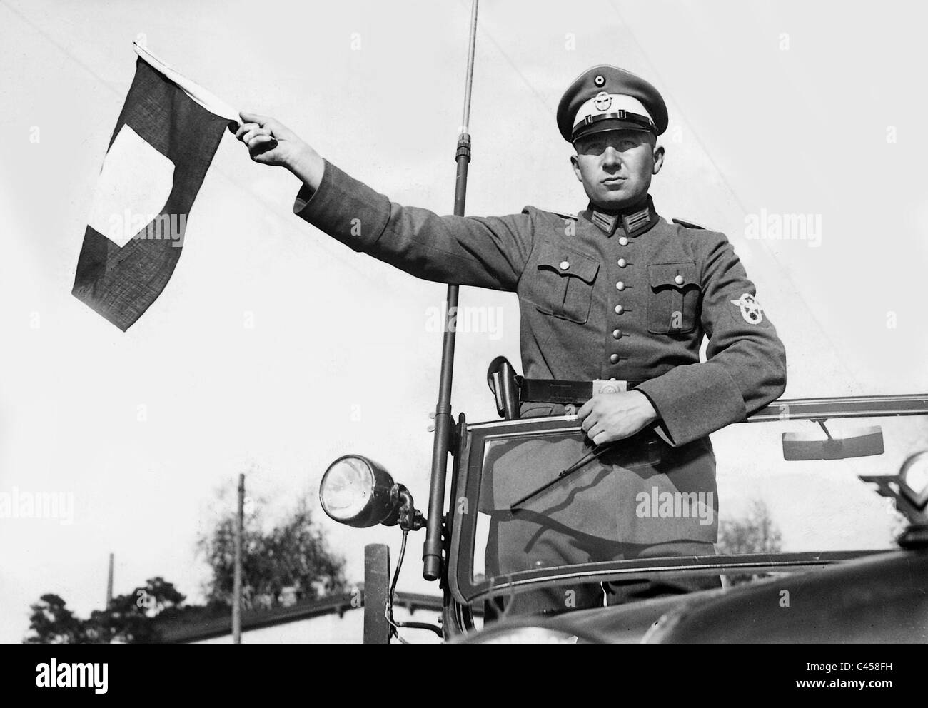 Polizist mit Signalfahne, 1937 Stockfoto