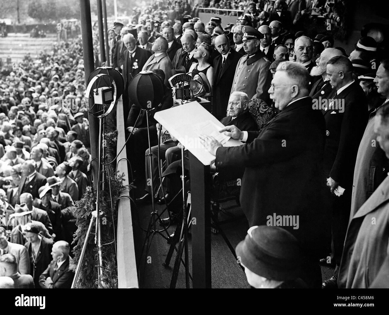 Alfred Hugenberg, Paul von Hindenburg bei der Eröffnung einer landwirtschaftlichen Ausstellung, 1933 Stockfoto