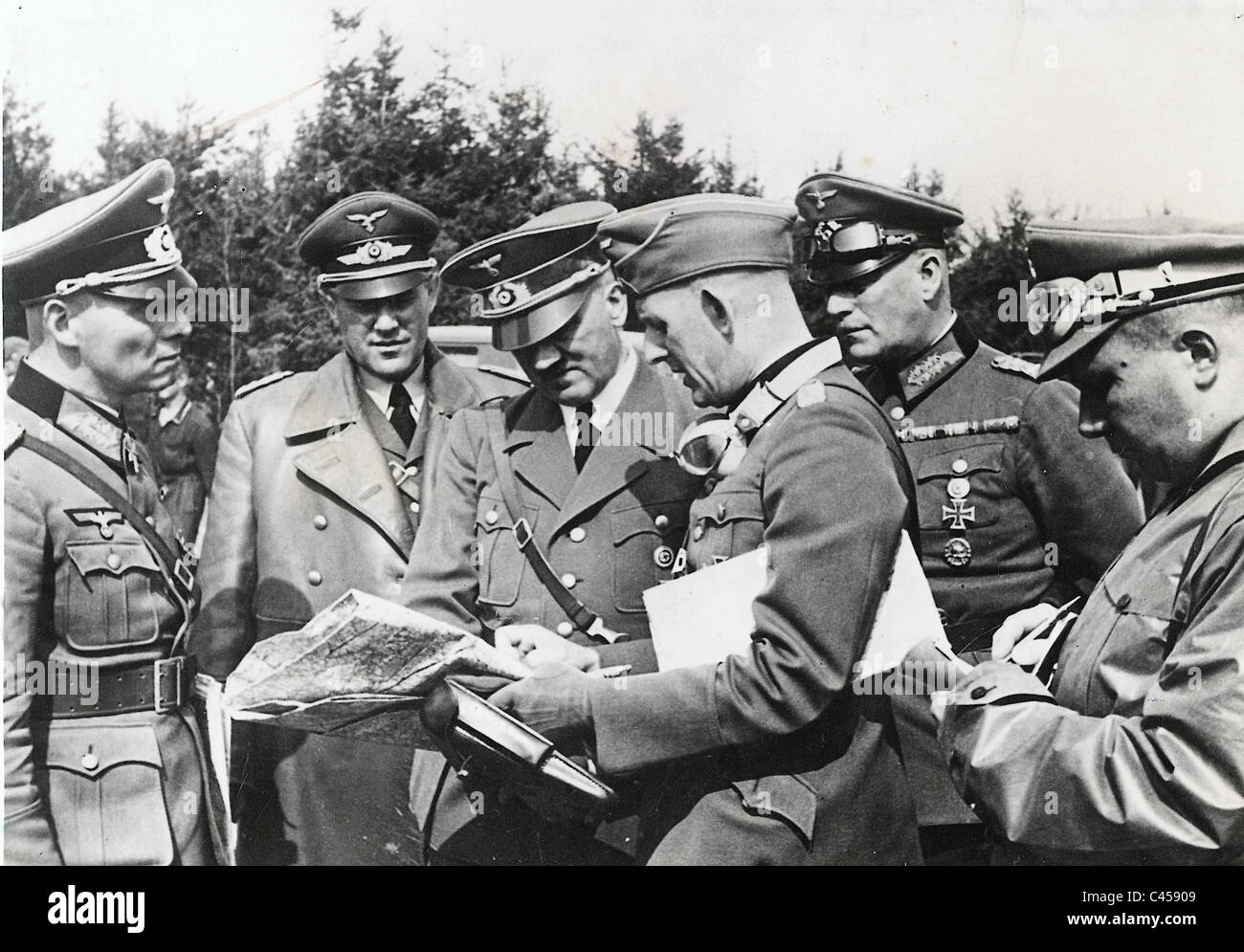 Adolf Hitler mit Offizieren während dem Polenfeldzug 1939 Stockfoto