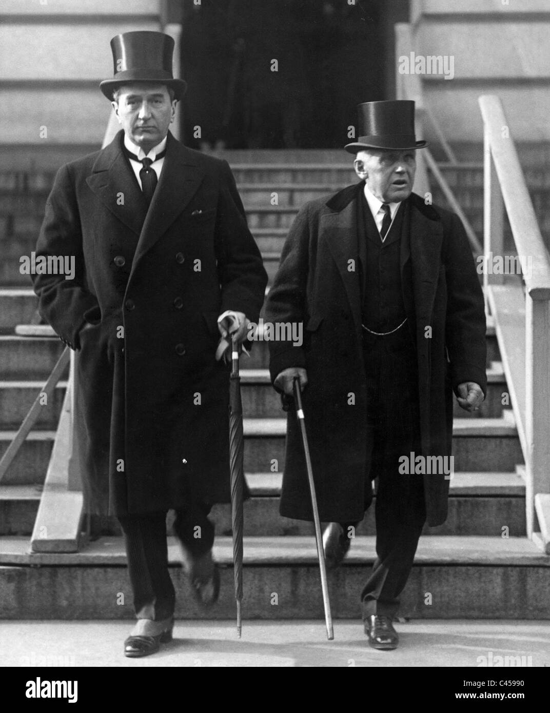 Stanley M. Bruce und Frank B. Kellogg vor dem US State Department, 1926 Stockfoto