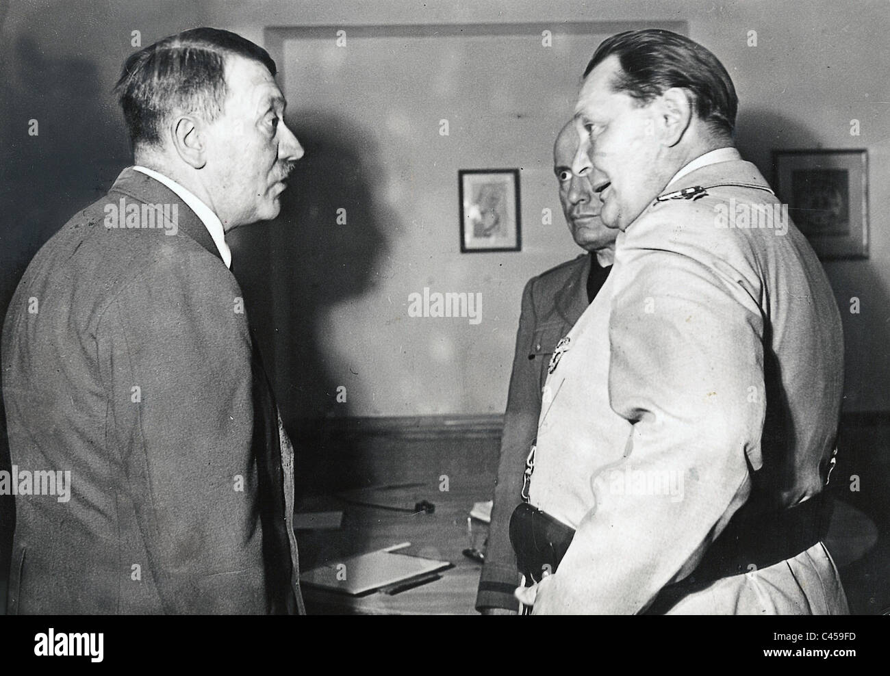 Hitler am 20. Juli mit Mussolini und Göring, 1944 Stockfoto