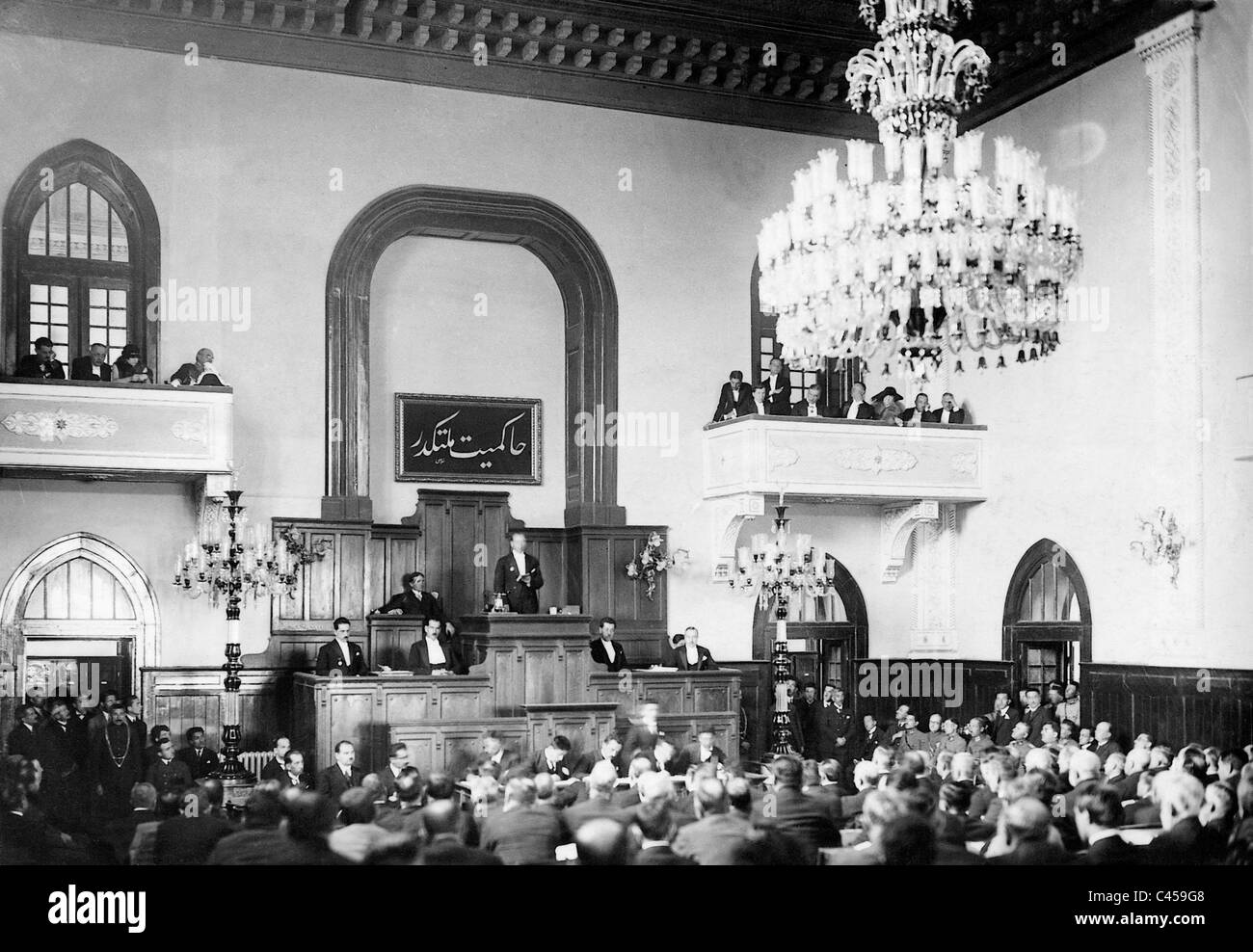 Mustafa Kemal Atatürk im Parlament in Ankara, 1925 Stockfoto