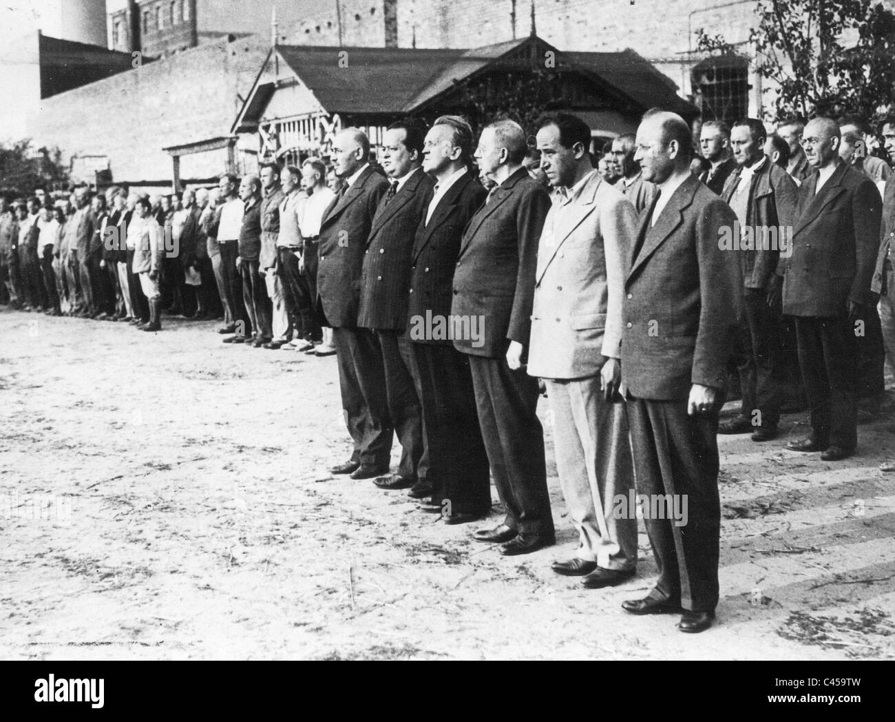 Prominente Häftlinge aus Radio und Politik im KZ Oranienburg, 1933 Stockfoto