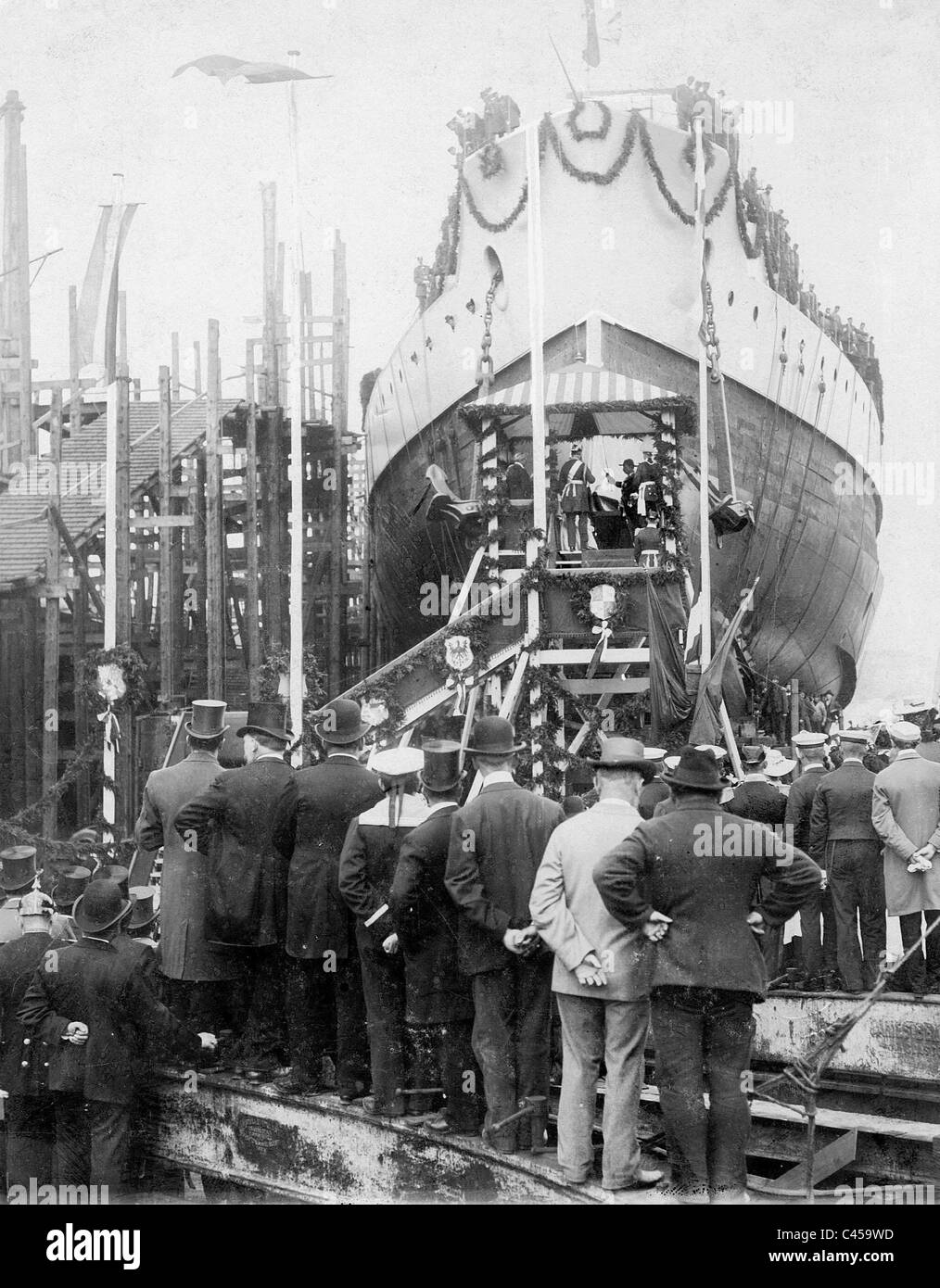 Start des Schiffes S.M.S "Wilhelm der große" in Kiel 1899 Stockfoto