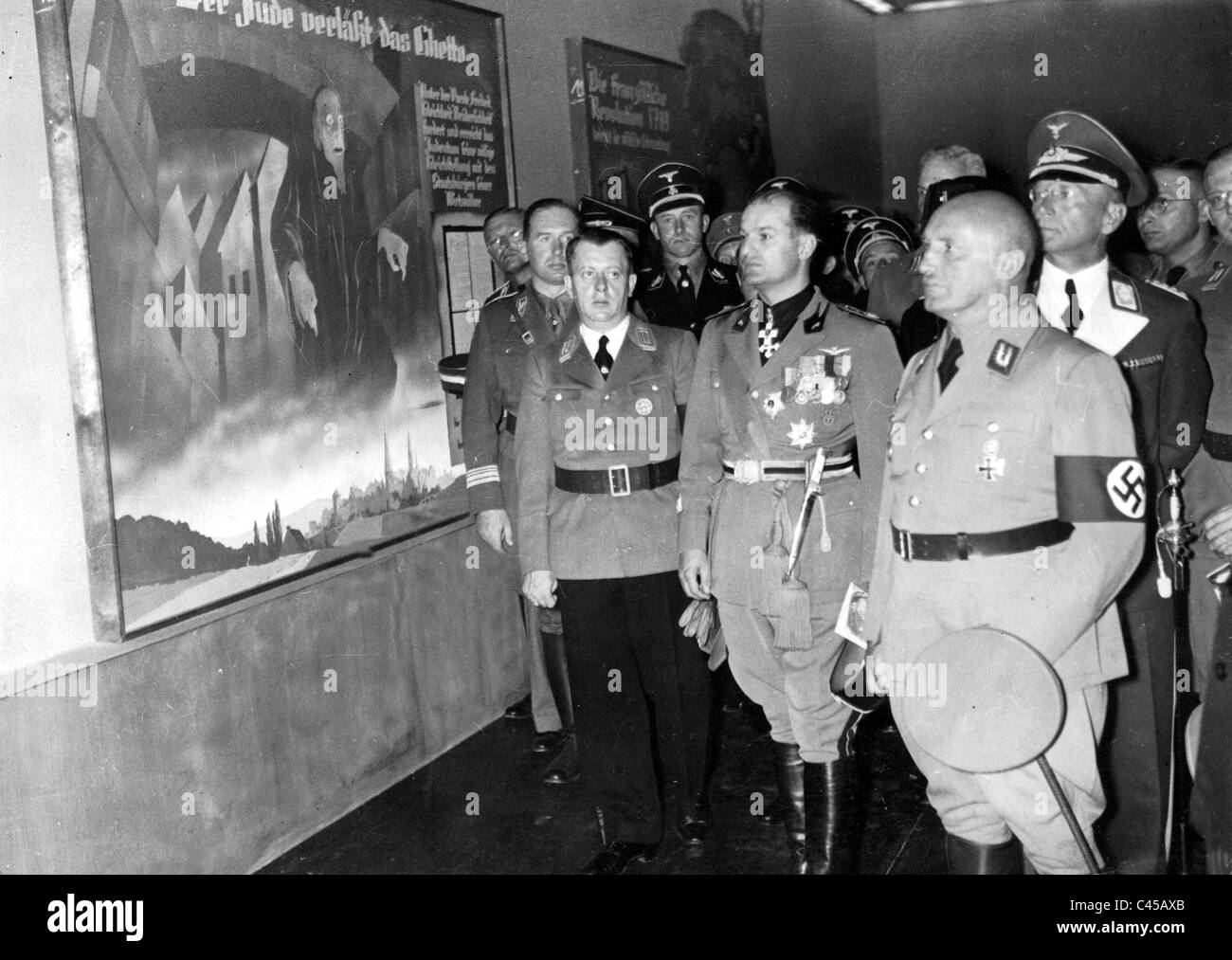 Julius Streicher bei der Eröffnung der Anti-Sowjet Ausstellung in Nürnberg Stockfoto