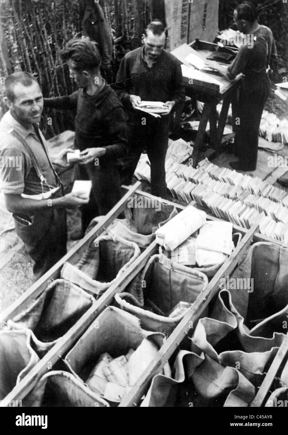 Nazi-deutschen Soldaten Sortierung Feldpost 1941 Stockfoto