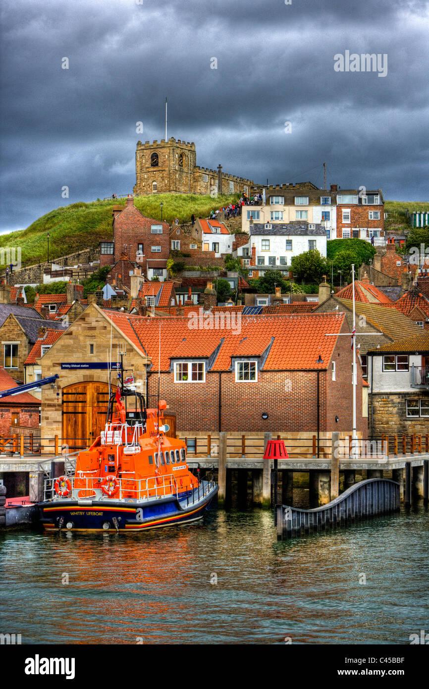 Whitby, Yorkshire, England Rnli-Rettungsboot im Dock warten für den Notfall in das Meer oder den Hafen, Hafen Stockfoto
