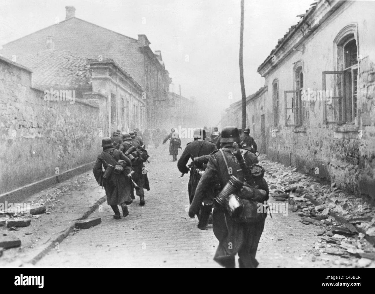 Nazi-deutsche Infanterie im Häuserkampf in Krim, 1942 Stockfoto