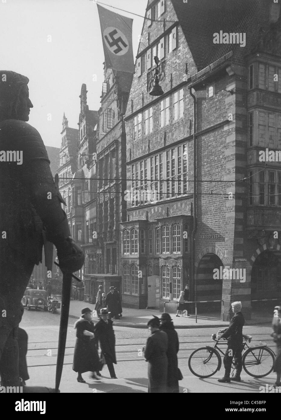 Roland und Rathaus in Bremen, 1936 Stockfoto