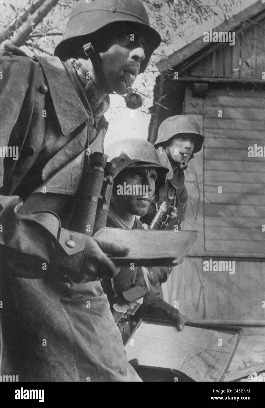 Vorwärtsbeobachter an der Ostfront 1944 Stockfoto