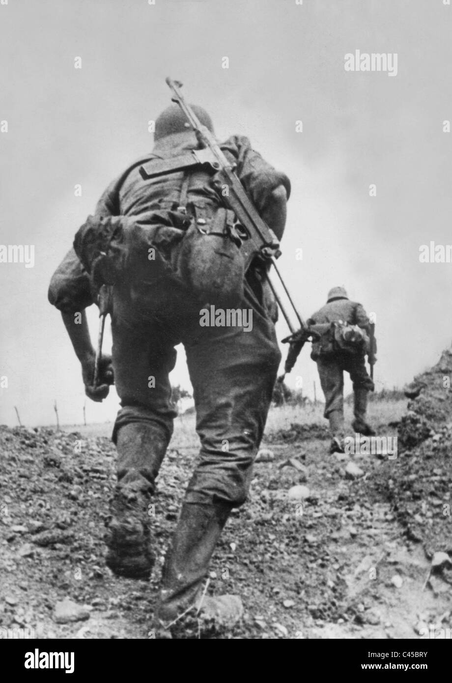 Nazi-deutschen Soldaten während eines Angriffs an der Ostfront, 1941 Stockfoto