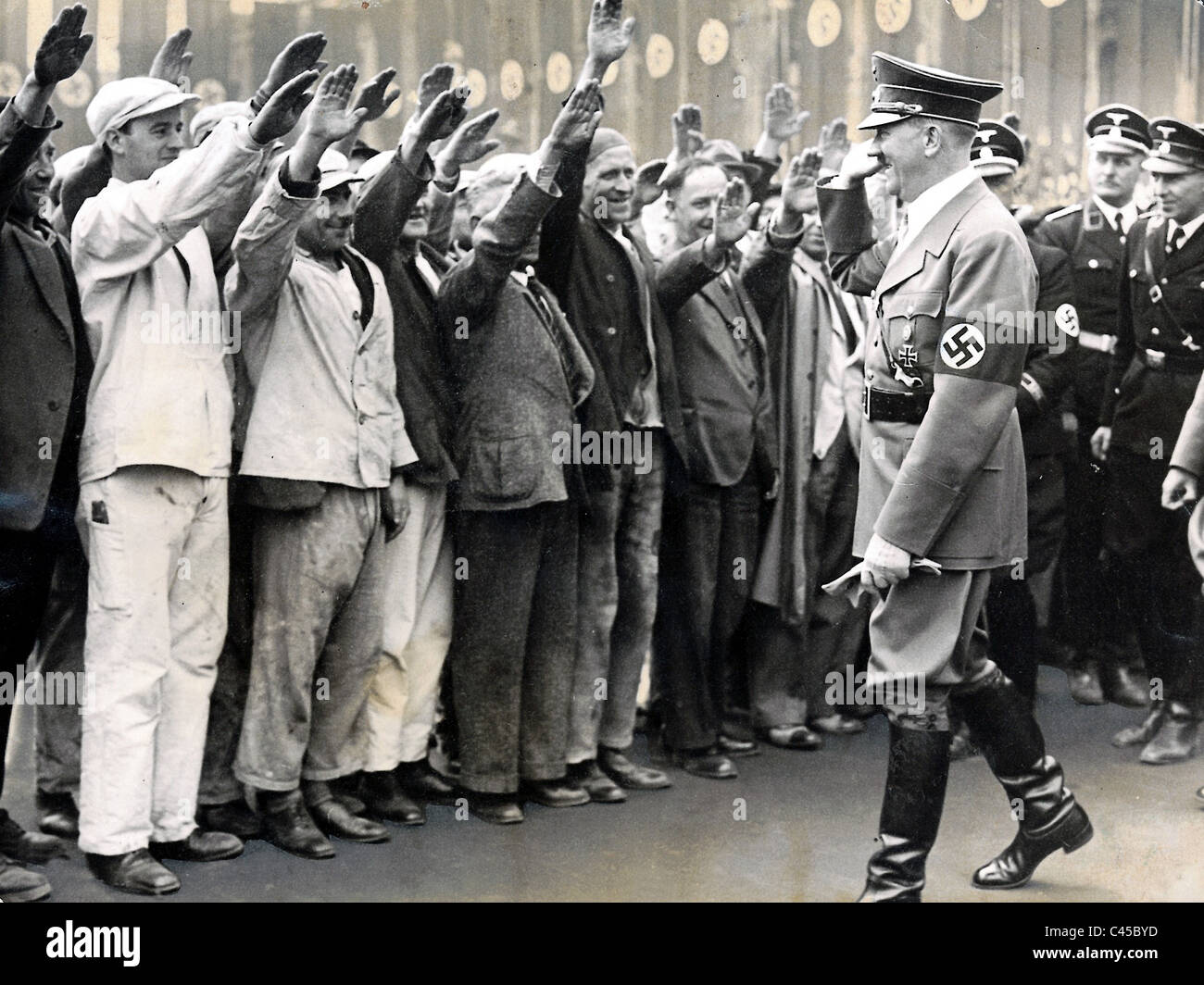 Hitler mit Arbeiter Stockfoto