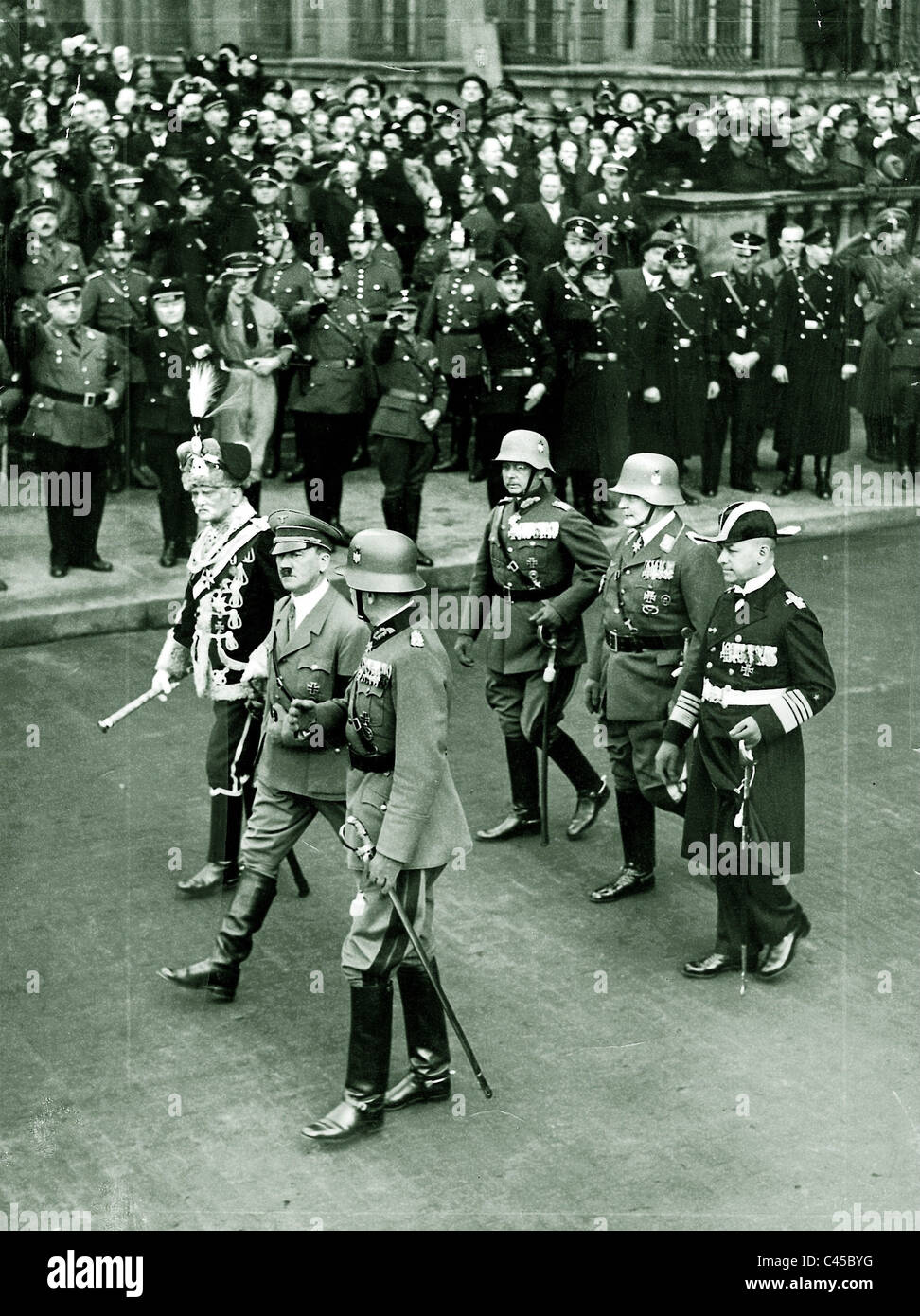 Hitler mit Generälen, 1935 Stockfoto