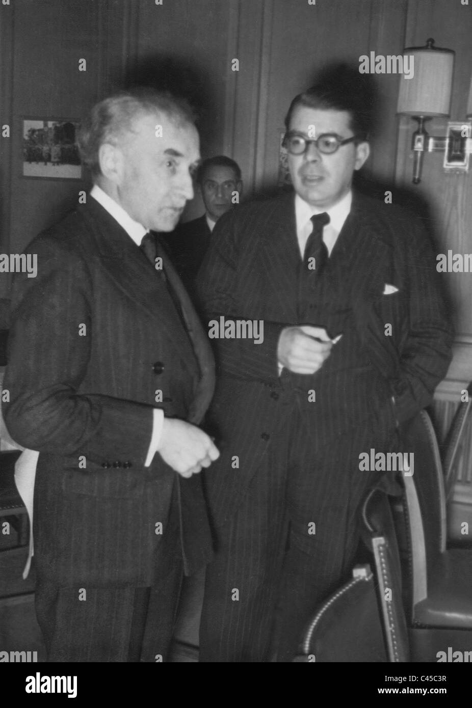 Abel Bonnard und Ramon Fernandez auf dem Schriftstellerverband Tagung in Weimar, 1941 Stockfoto