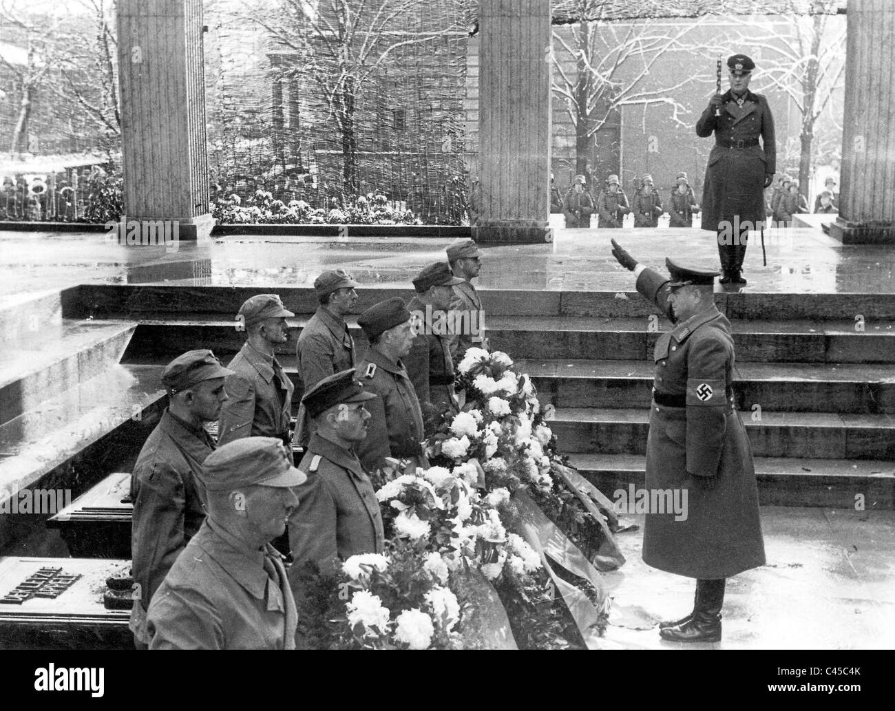 Gauleiter Paul Giesler erinnert an den Tod von Hitler Putsch, 1944 Stockfoto