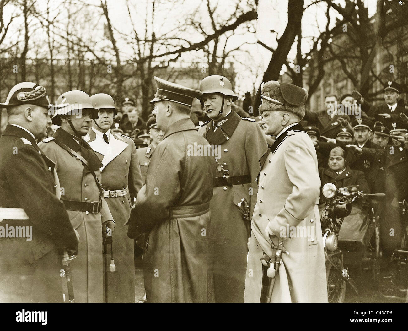 Hitler, Raeder, Fritsch, Kesselring, Blomberg, Mackensen Stockfoto