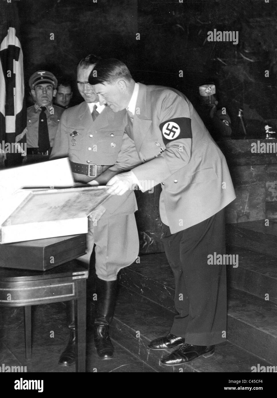 Kriegsende 1945 So feierte Adolf Hitler seinen letzten Geburtstag WELT Kriegsende 1945 So feierte Adolf Hitler seinen letzten Geburtstag WELT
