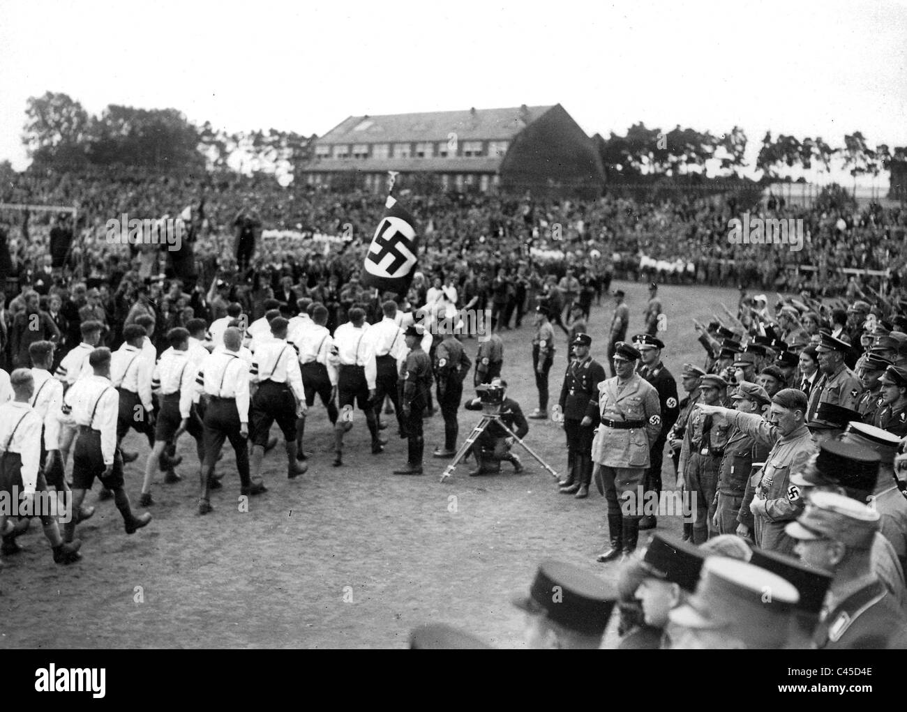 Hitler-Jugend zur Schau stellen für Hitler Stockfoto