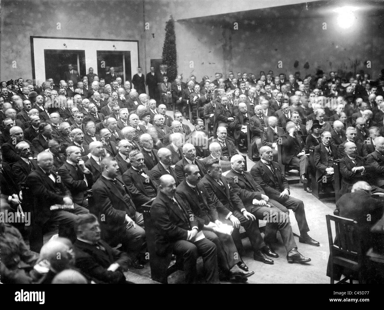 Auditorium bei der Eröffnung der ersten deutschen Funkausstellung 1924 Stockfoto