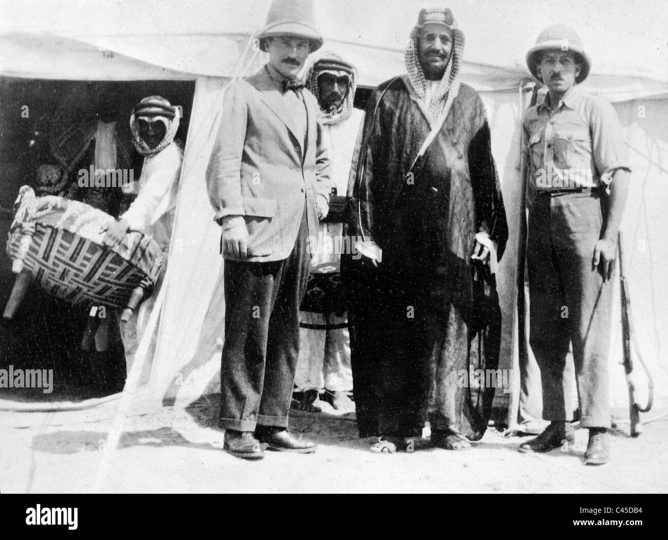 Abdul-Aziz Ibn Saud mit britischen Unterhändler, 1928 Stockfoto