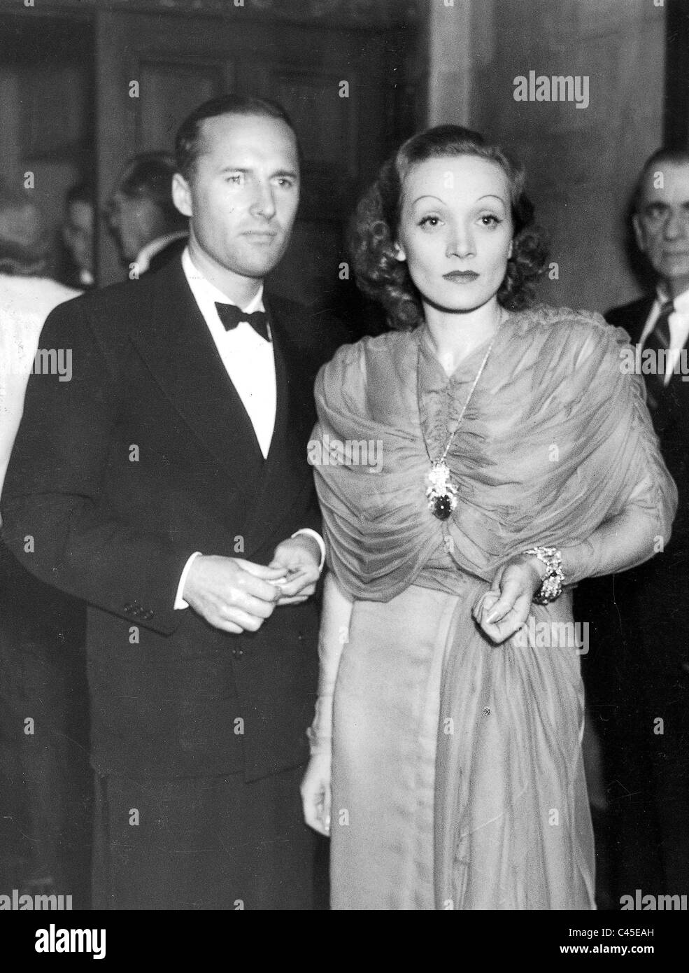 Willis Goldbeck und Marlene Dietrich bei einer Premiere in Los Angeles (1936) Stockfoto