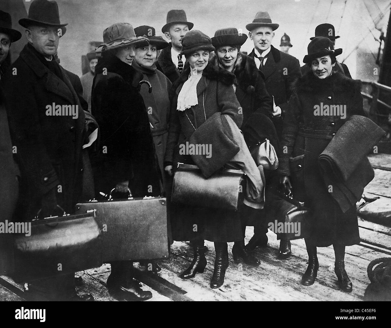 Beamten und Stenographen der deutschen Delegation bei der Entente-Konferenz in London, 1921 Stockfoto