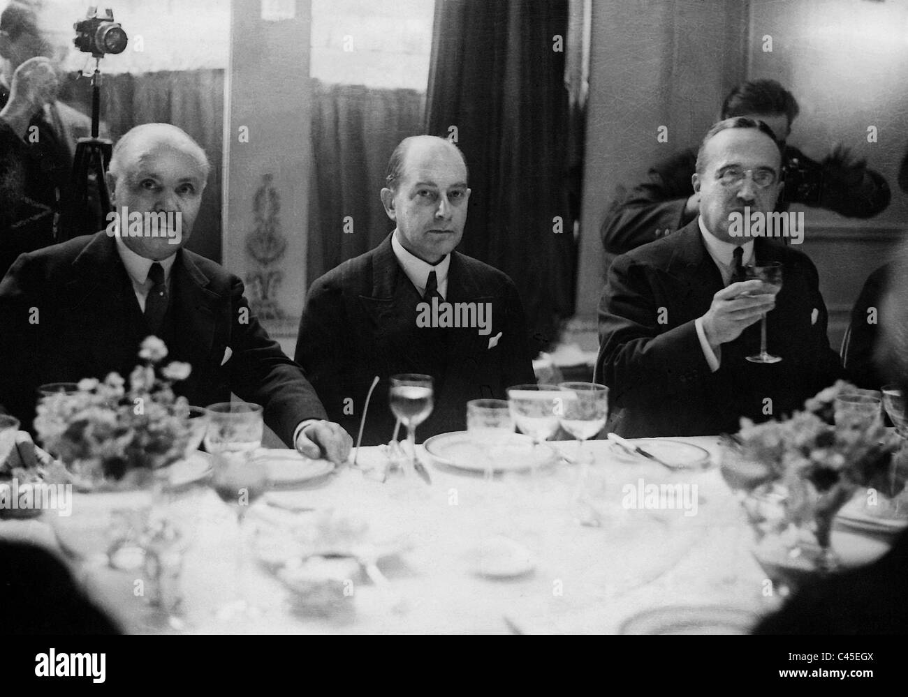 Louis Loucheur, Julius Curtius und Andre Tardieu während der zweiten Haager Konferenz, 1930 Stockfoto
