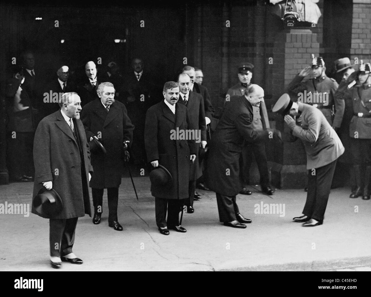 Aristide Briand, Pierre Laval, Julius Curtius und Heinrich Brurning am Bahnhof Friedrichstraße, 1931 Stockfoto