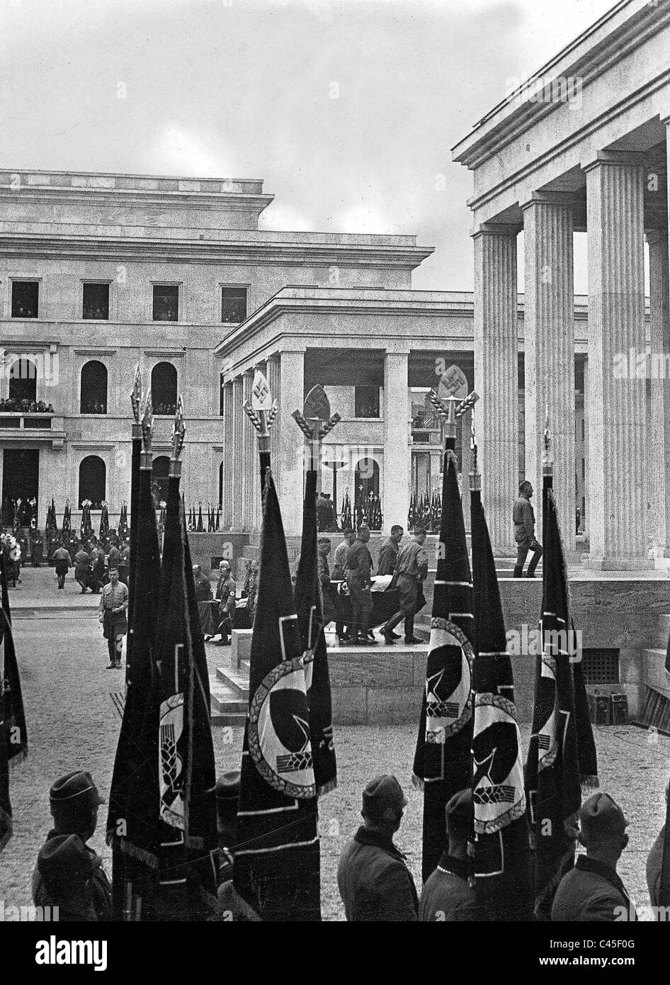 Übertragung von den Toten des Hitler-Putsches in der Ehrentempel am Pinakothek, 1935 Stockfoto