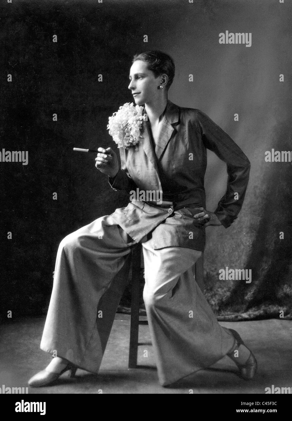 Mode der 1920er jahre frauen Schwarzweiß-Stockfotos und -bilder - Alamy