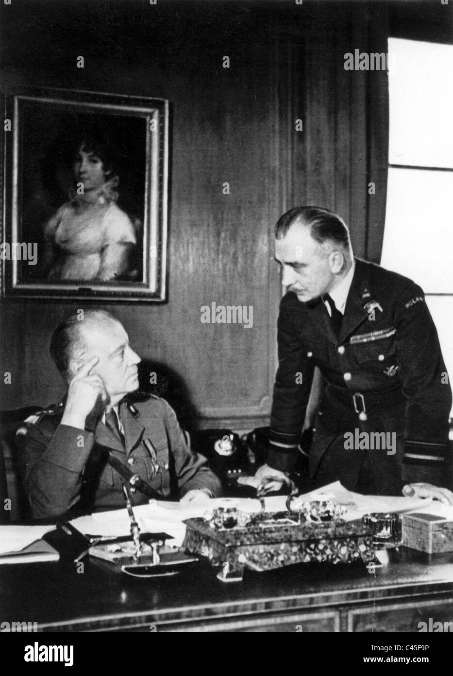 Der polnische General Wladyslaw Sikorski und Vice Air Marshall Ujeski 1942 in London Stockfoto