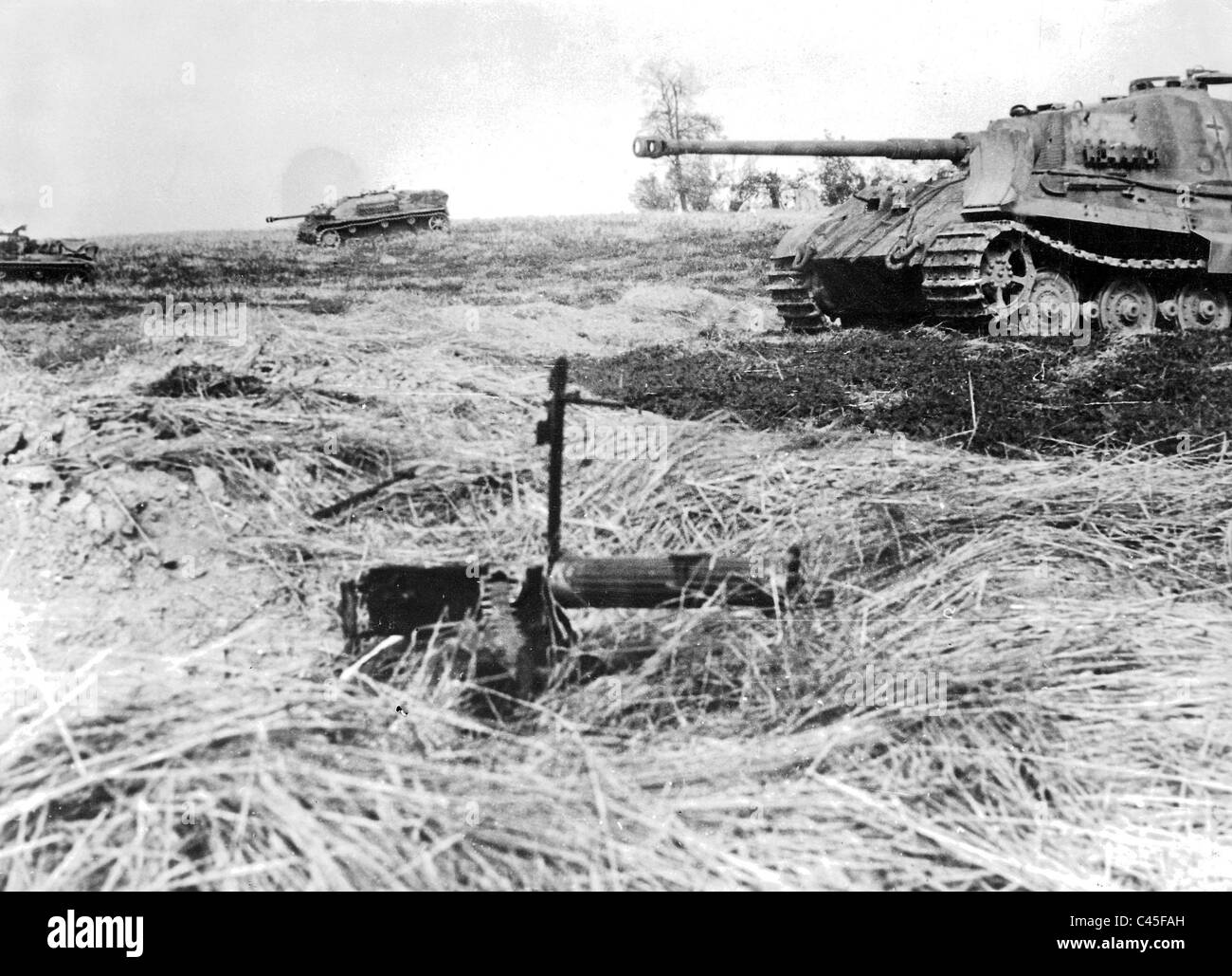 Panzer VI "Tiger II" an der Ostfront 1944 Stockfoto