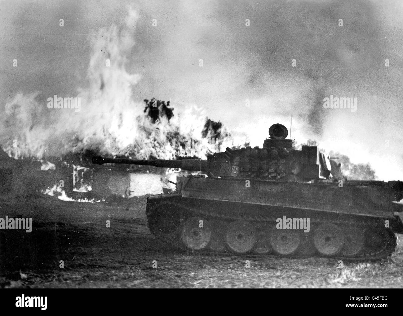Deutschen Tiger-Panzer während des Kampfes für eine russische Stadt, 1943 Stockfoto