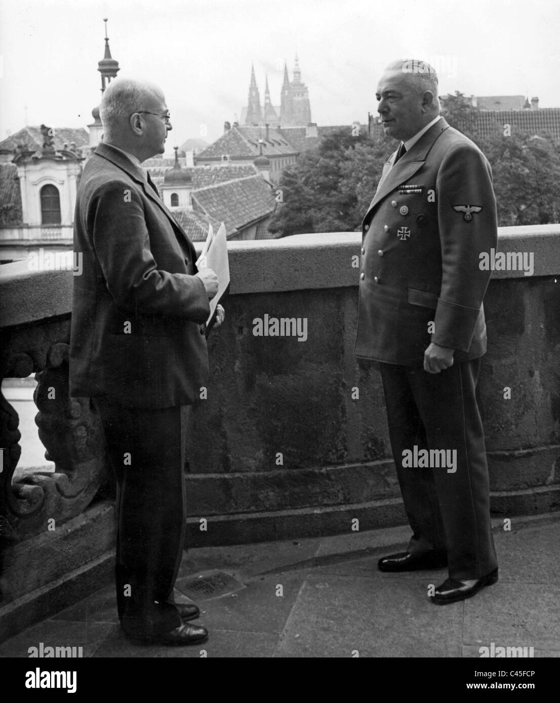 Konstantin Freiherr von Neurath und Dr. Burgsdorff in Prag Stockfoto