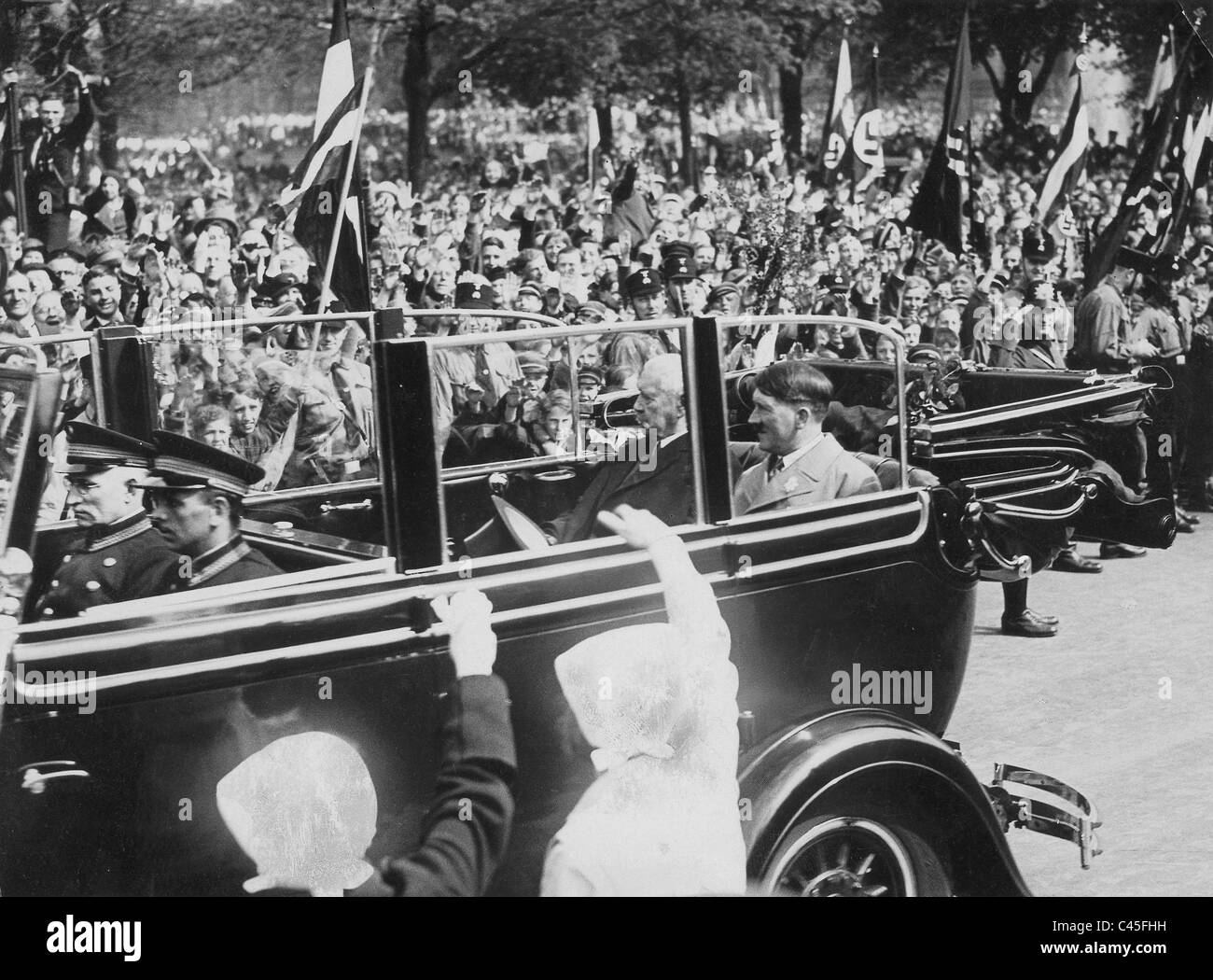 Adolf Hitler und Paul von Hindenburg am "Tag der Arbeit" (Tag der Arbeit), 1933 Stockfoto