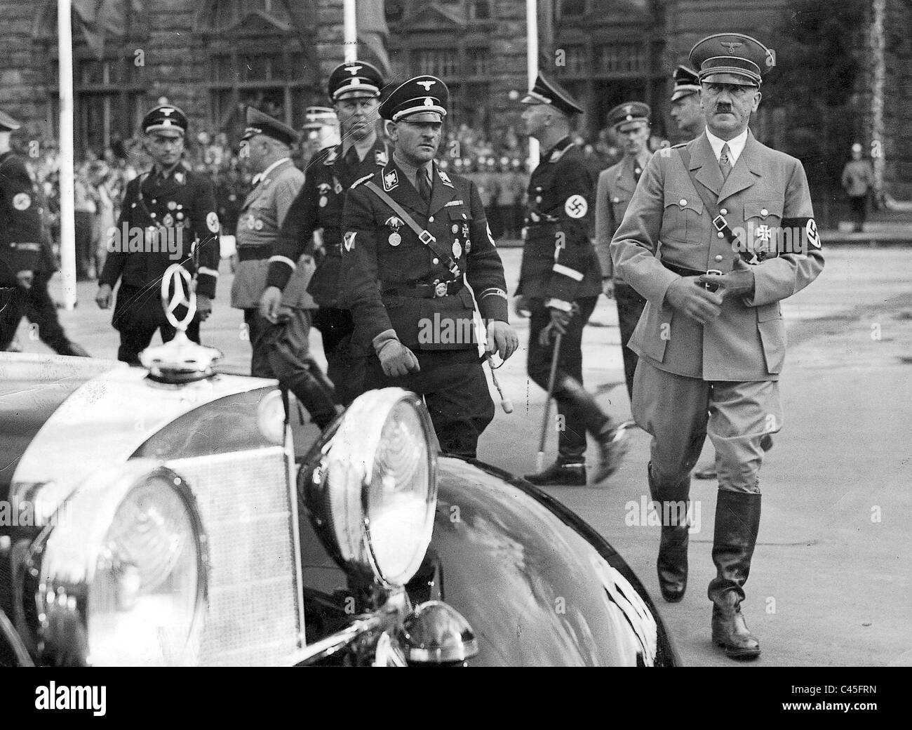 Julius Schaub, Sepp Dietrich, Heinrich Himmler und Hitler in Nürnberg, 1935 Stockfoto
