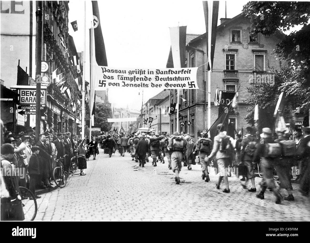 Straßen in Passau zu Beginn der VDA-Konferenz, 1933 Stockfoto