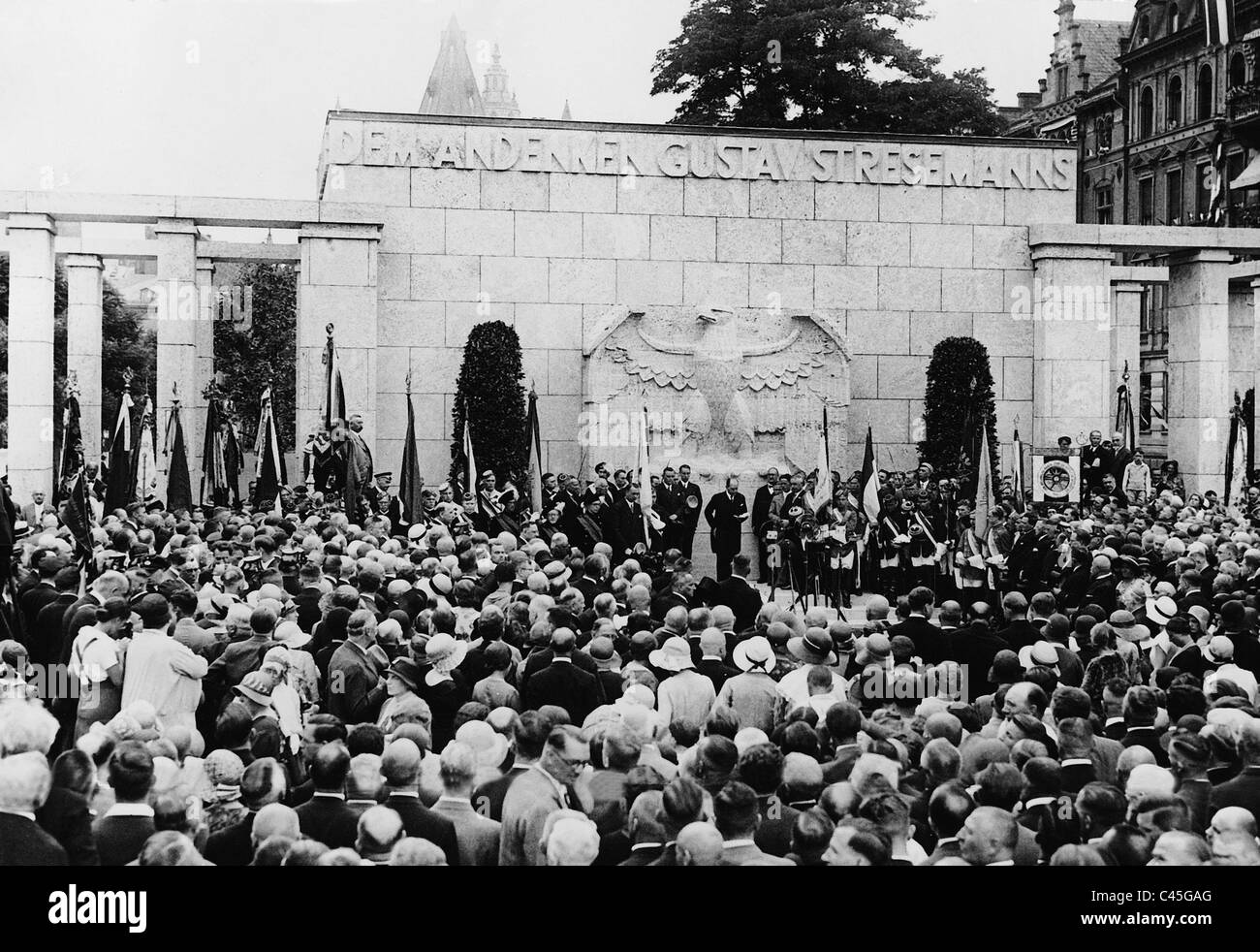 Julius Curtius bei der Einweihung des Gustav-Stresemann-Denkmal in Mainz, 1930/31 Stockfoto