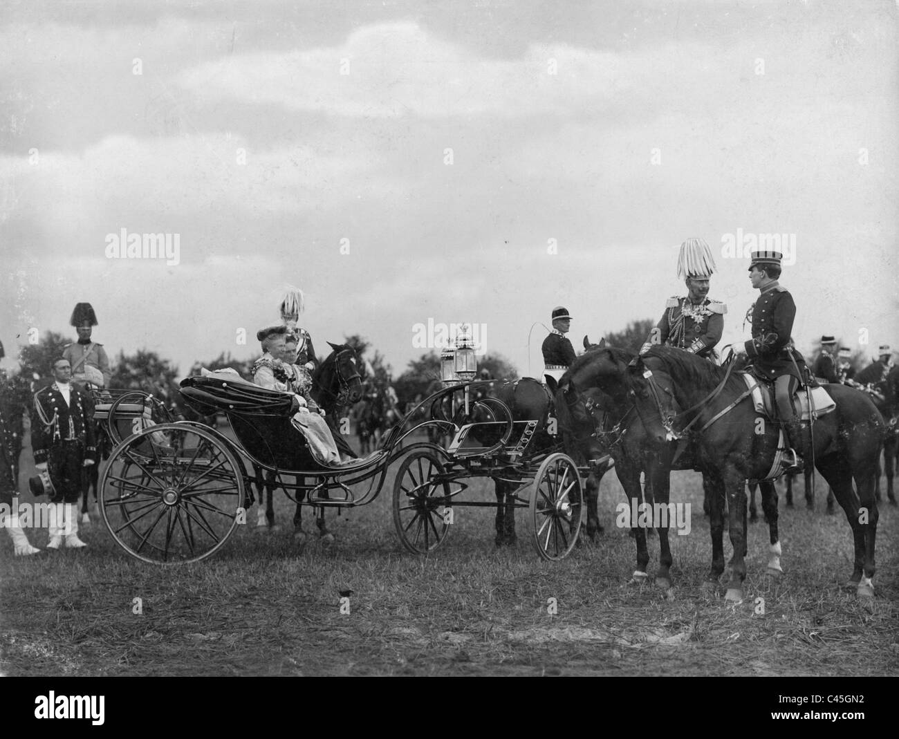 Kaiser Wilhelm II. und Kaiserin Auguste Viktoria während eines Manövers, 1902 Stockfoto