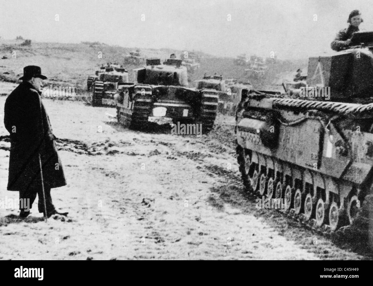Winston Churchill grüßt die Tank-Parade, 1942 Stockfoto