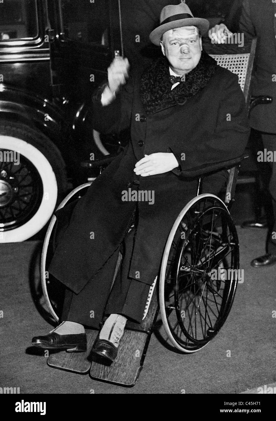Winston Churchill in einem Rollstuhl, 1931 Stockfoto