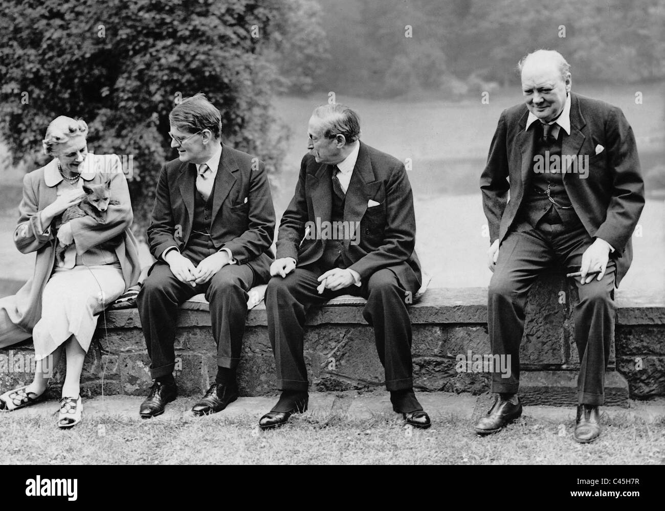 Winston Churchill mit seiner Frau und Léon Blum in Westerham, 1939 Stockfoto