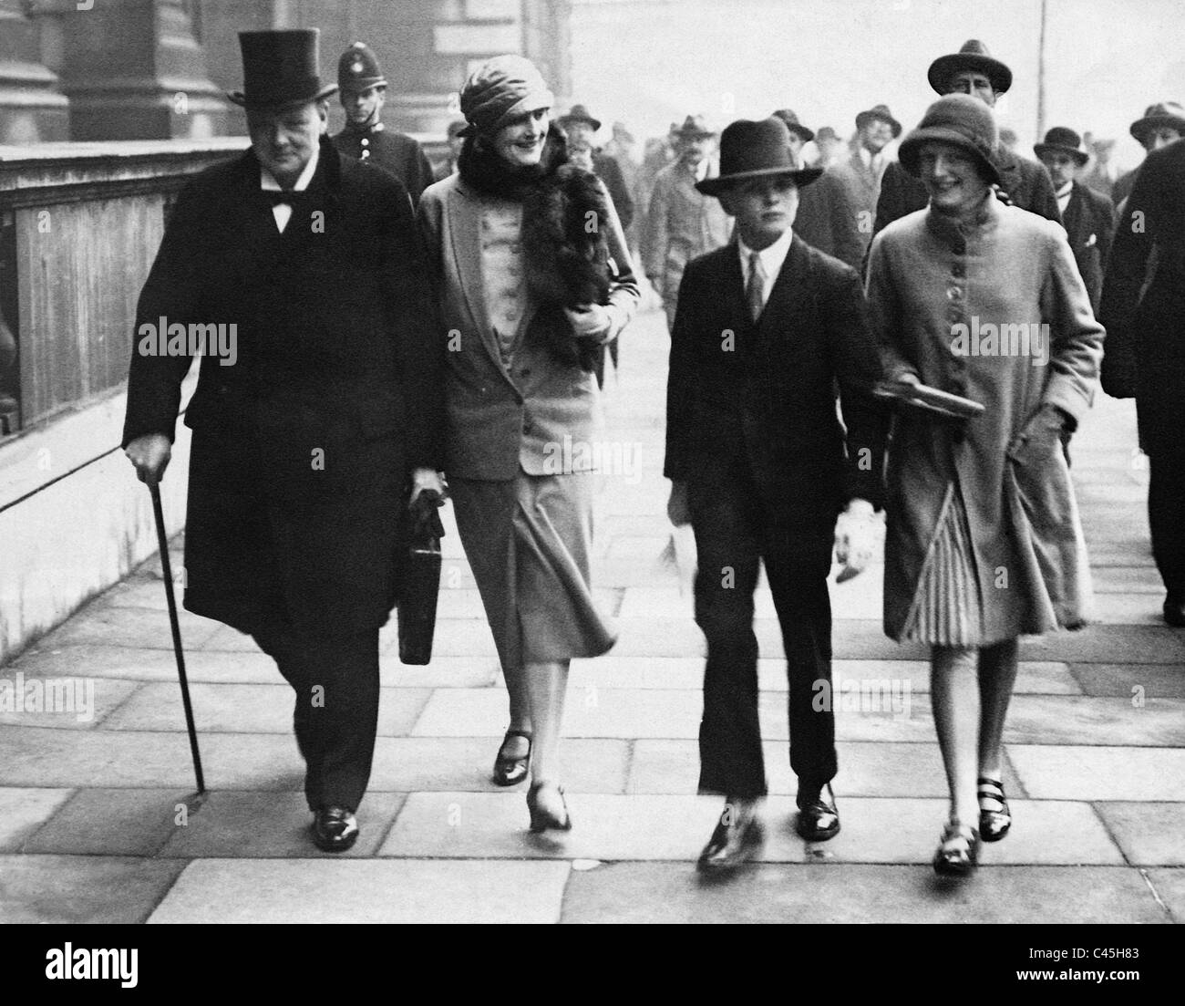 Winston Churchill mit seiner Frau Clementine Churchill und zwei Kinder, 1926 Stockfoto