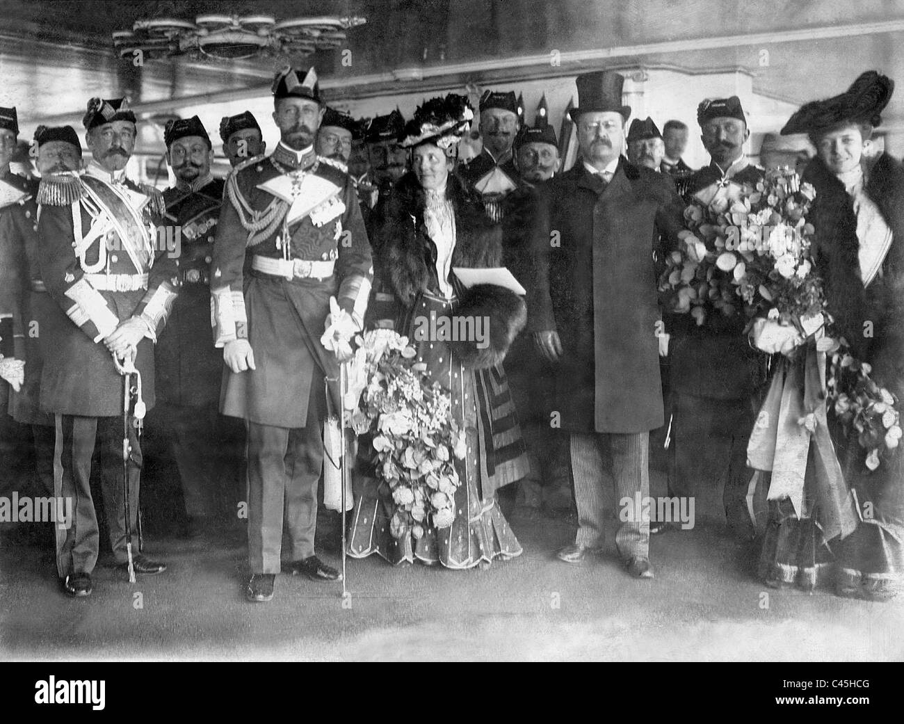 Prinz Heinrich von Preußen begrüßt Theodore Roosevelt an Bord des "Hohenzollern" Stockfoto