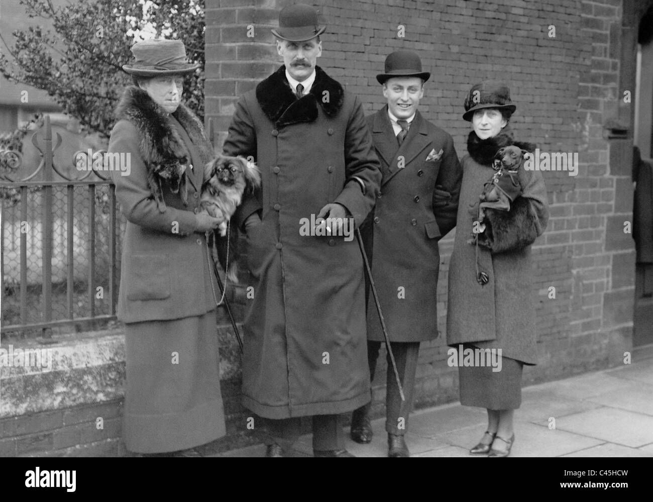 König Haakon VII mit seiner Familie und Prinzessin Victoria, 1928 Stockfoto